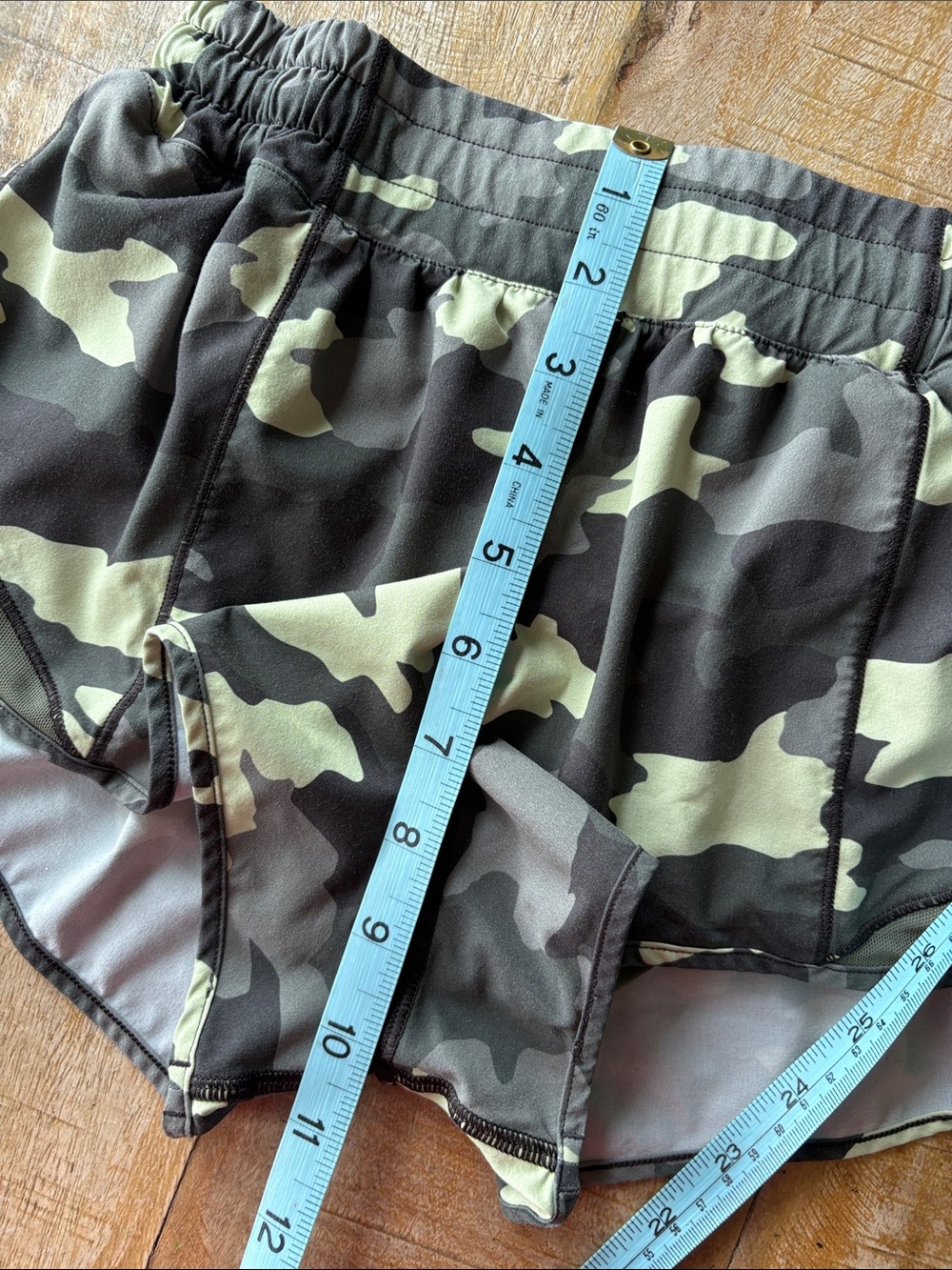 Lululemon Camo Women's Athletic Shorts size 4 - Picture 5 of 9